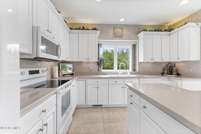 6957 Secluded Pines Drive, Maumee, OH 43537