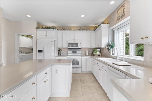 6957 Secluded Pines Drive, Maumee, OH 43537