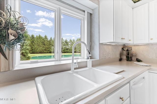 6957 Secluded Pines Drive, Maumee, OH 43537