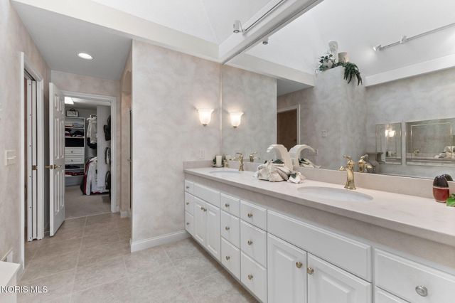 6957 Secluded Pines Drive, Maumee, OH 43537