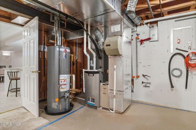 6957 Secluded Pines Drive, Maumee, OH 43537