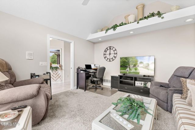 6957 Secluded Pines Drive, Maumee, OH 43537
