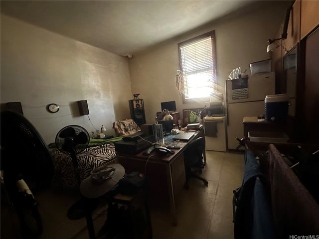 94-891 Waipahu Street, Waipahu, HI 96797