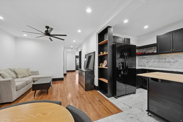 4728 N Kennicott Avenue, Chicago, IL 60630