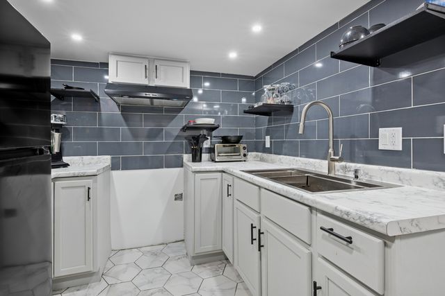 4728 N Kennicott Avenue, Chicago, IL 60630