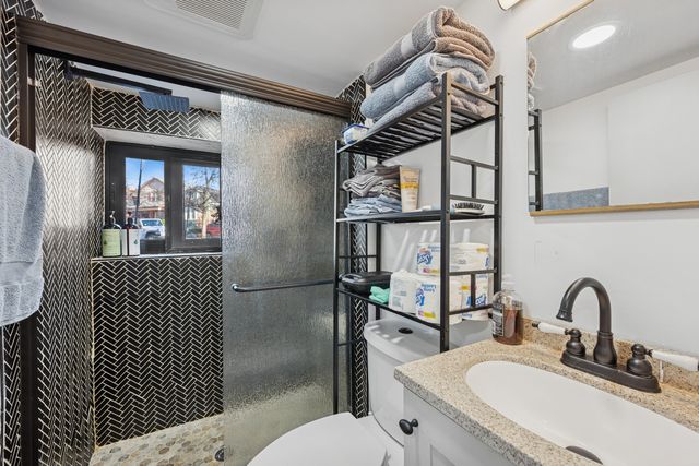 4728 N Kennicott Avenue, Chicago, IL 60630