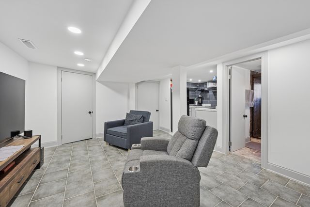 4728 N Kennicott Avenue, Chicago, IL 60630