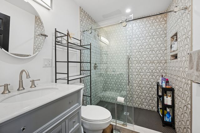 4728 N Kennicott Avenue, Chicago, IL 60630