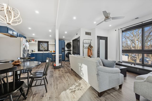 4728 N Kennicott Avenue, Chicago, IL 60630