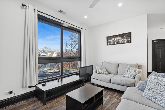 4728 N Kennicott Avenue, Chicago, IL 60630