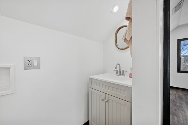 4728 N Kennicott Avenue, Chicago, IL 60630