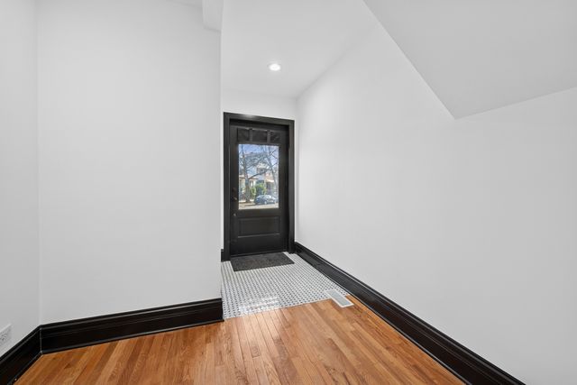 4728 N Kennicott Avenue, Chicago, IL 60630