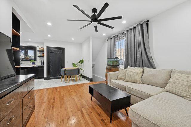 4728 N Kennicott Avenue, Chicago, IL 60630