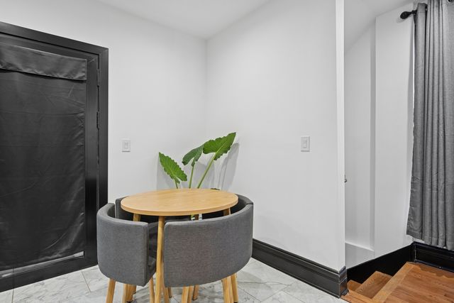 4728 N Kennicott Avenue, Chicago, IL 60630