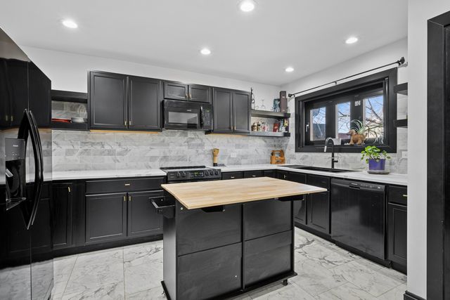 4728 N Kennicott Avenue, Chicago, IL 60630