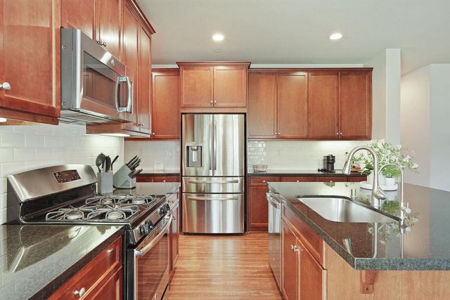 720 Channel Dr, Lathrop, CA 95330