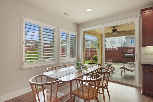 720 Channel Dr, Lathrop, CA 95330