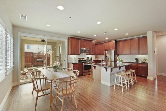 720 Channel Dr, Lathrop, CA 95330