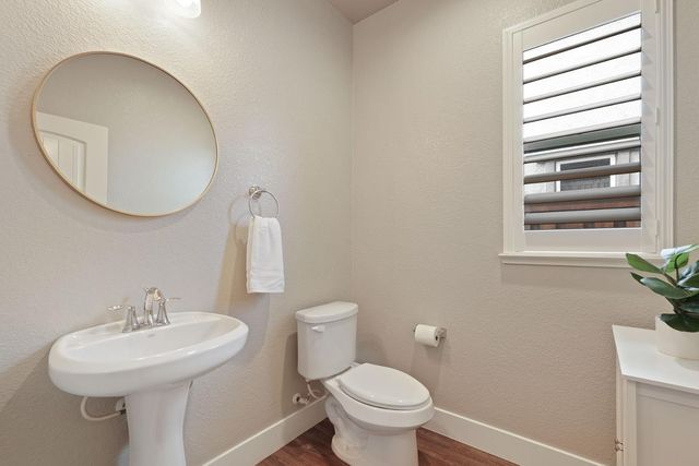 720 Channel Dr, Lathrop, CA 95330