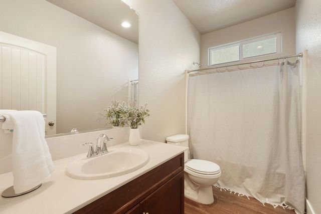 720 Channel Dr, Lathrop, CA 95330