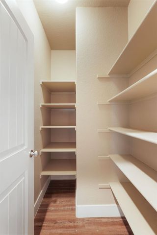 720 Channel Dr, Lathrop, CA 95330