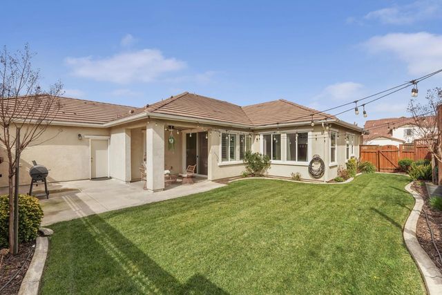 720 Channel Dr, Lathrop, CA 95330