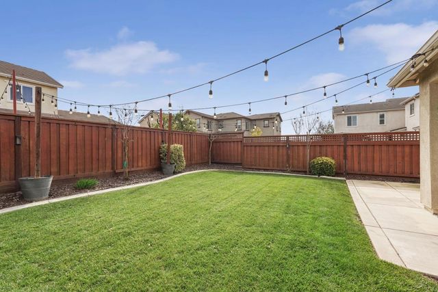 720 Channel Dr, Lathrop, CA 95330