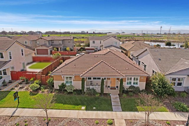 720 Channel Dr, Lathrop, CA 95330