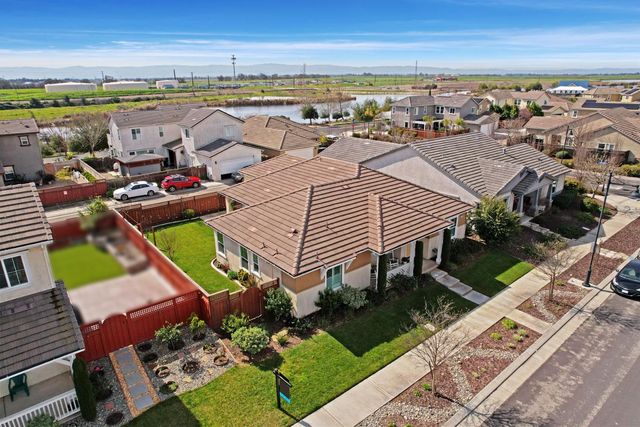 720 Channel Dr, Lathrop, CA 95330