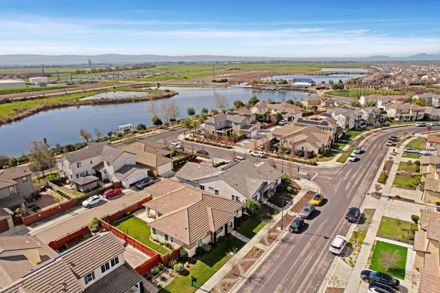 720 Channel Dr, Lathrop, CA 95330