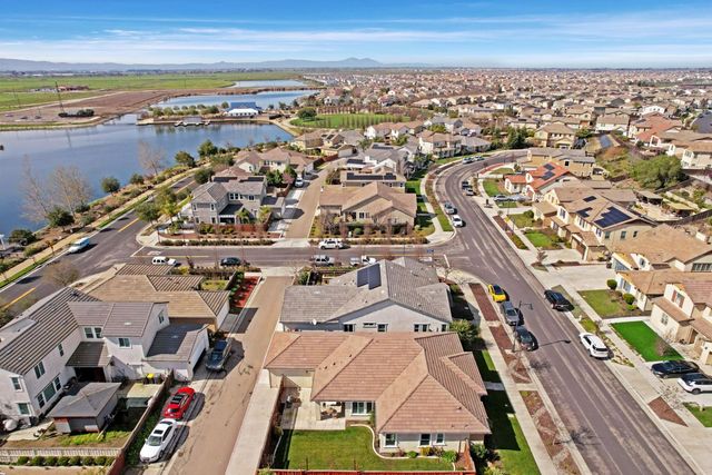 720 Channel Dr, Lathrop, CA 95330