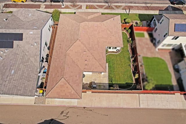 720 Channel Dr, Lathrop, CA 95330