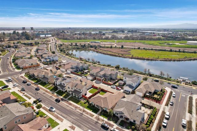 720 Channel Dr, Lathrop, CA 95330