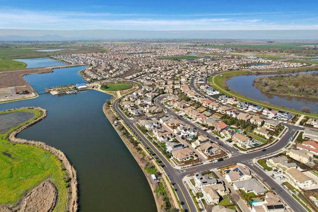 720 Channel Dr, Lathrop, CA 95330