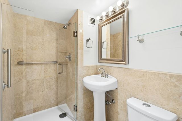 8 Whittier Pl 11K, Boston, MA 02114
