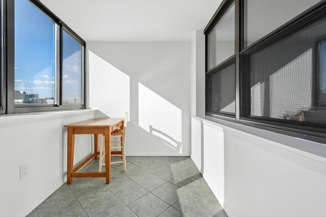 8 Whittier Pl 11K, Boston, MA 02114