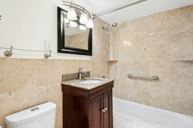 8 Whittier Pl 11K, Boston, MA 02114