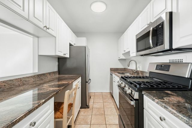 8 Whittier Pl 11K, Boston, MA 02114