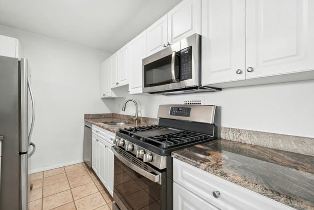 8 Whittier Pl 11K, Boston, MA 02114
