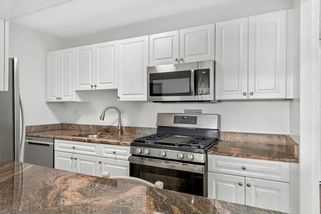 8 Whittier Pl 11K, Boston, MA 02114