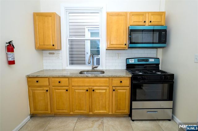 491 17th Street, Newark, NJ 07103