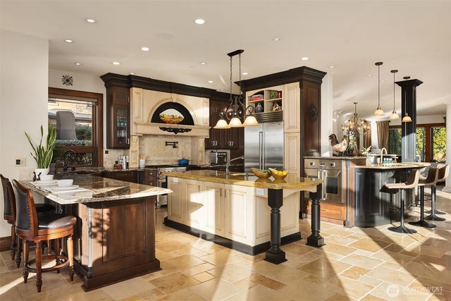 21827 4th Avenue S, Normandy Park, WA 98198