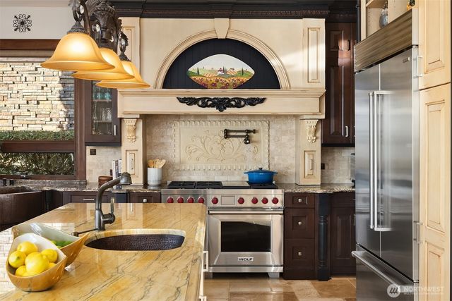 21827 4th Avenue S, Normandy Park, WA 98198