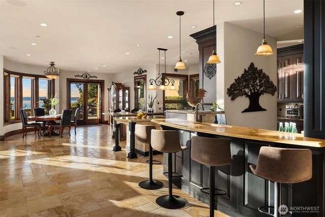 21827 4th Avenue S, Normandy Park, WA 98198