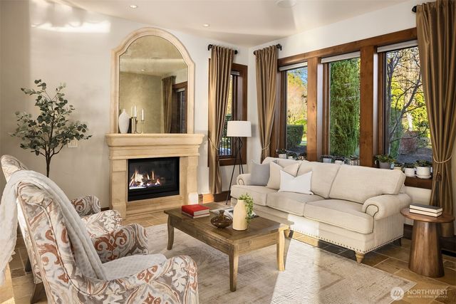 21827 4th Avenue S, Normandy Park, WA 98198