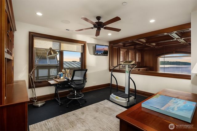 21827 4th Avenue S, Normandy Park, WA 98198