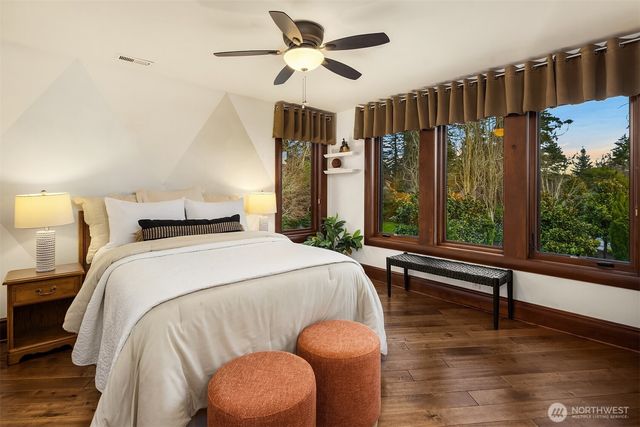 21827 4th Avenue S, Normandy Park, WA 98198