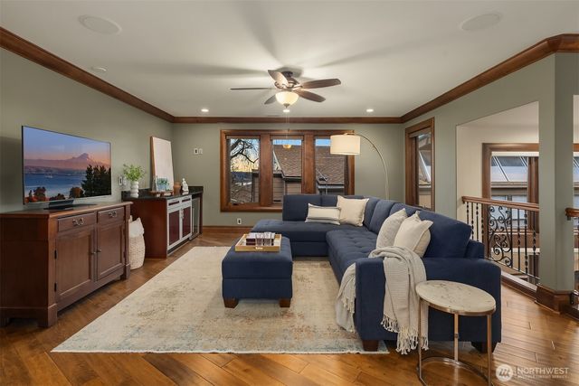 21827 4th Avenue S, Normandy Park, WA 98198