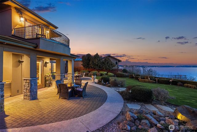 21827 4th Avenue S, Normandy Park, WA 98198