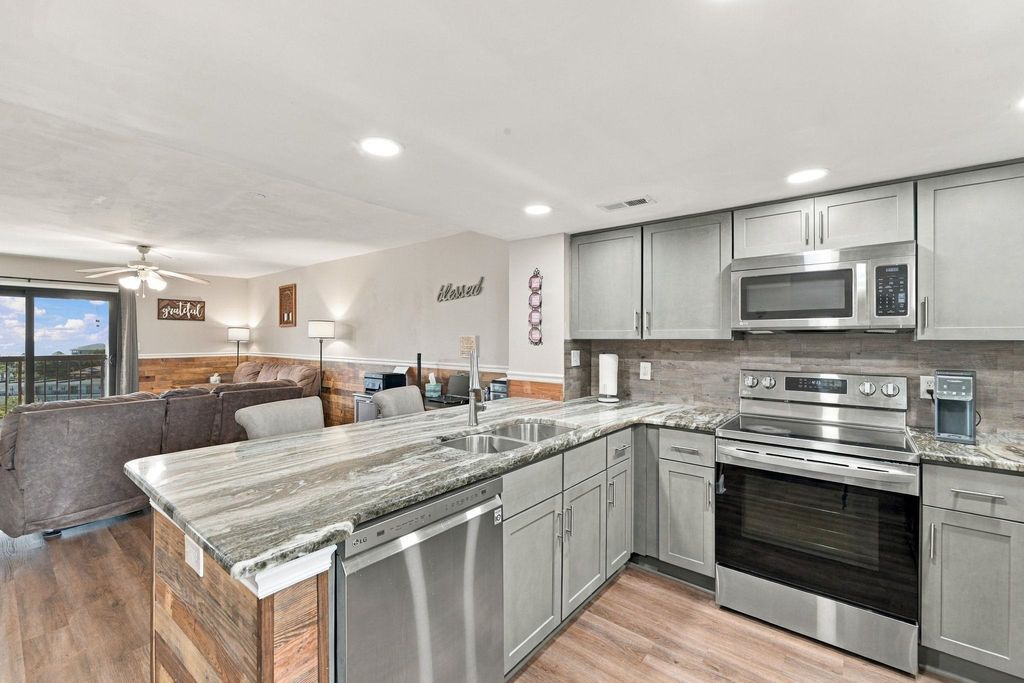 311 69th Ave N Apt 605, Myrtle Beach, SC 29572 — photo 5